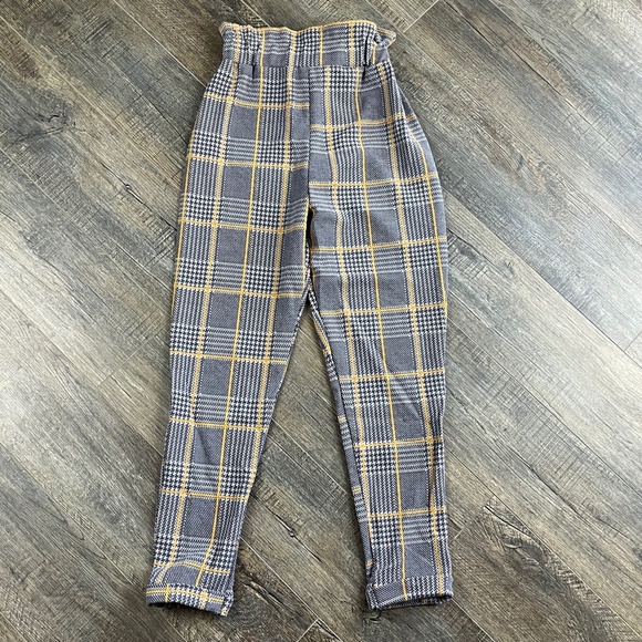 Boohoo Gray & Yellow Plaid Slacks Pants ((size 4)) - Picture 2 of 6